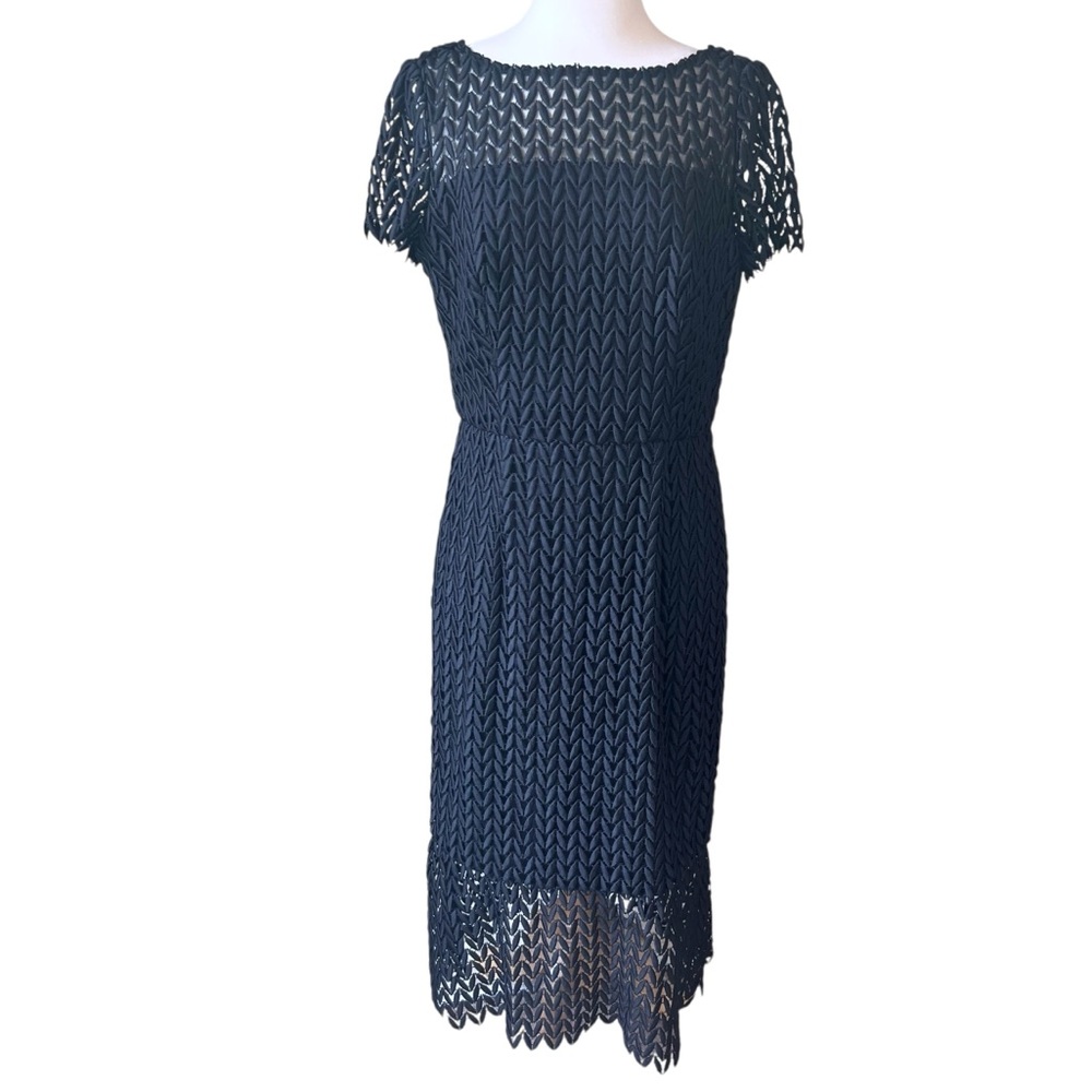 Kay Unger Tatum Black Lace Floral Petals Short Sleeve Midi Cocktail Dress